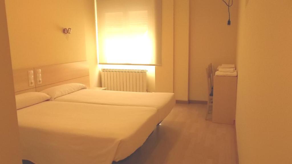 Hostal Europa 卡斯特洪 外观 照片
